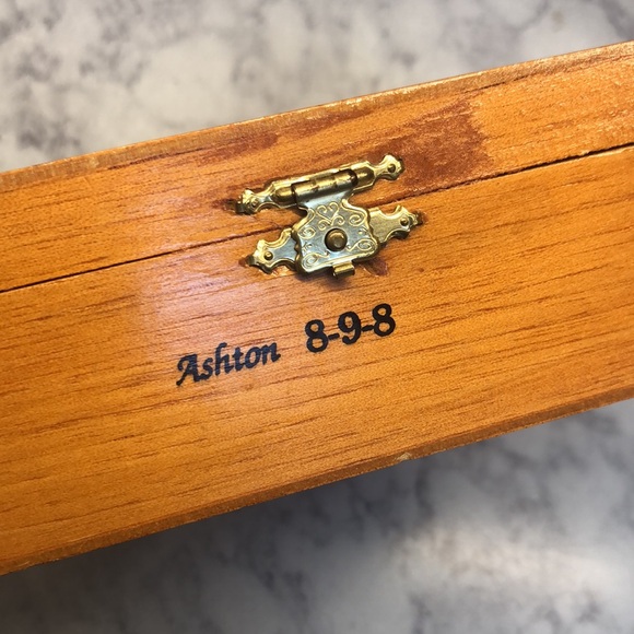 Aston Cigar Box - Picture 2 of 14